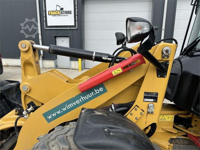 Loader Caterpillar 906M (8758)