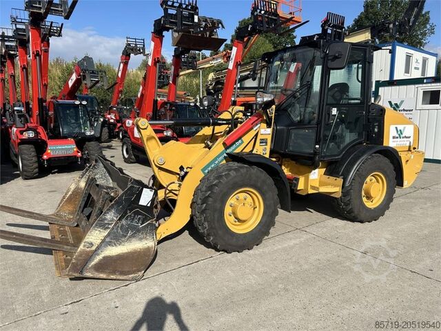 Loader Caterpillar 906 (9145)