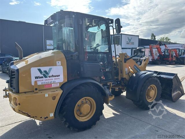 Loader Caterpillar 906 (9145)