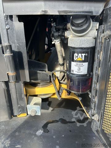 Loader Caterpillar 906 (9145)