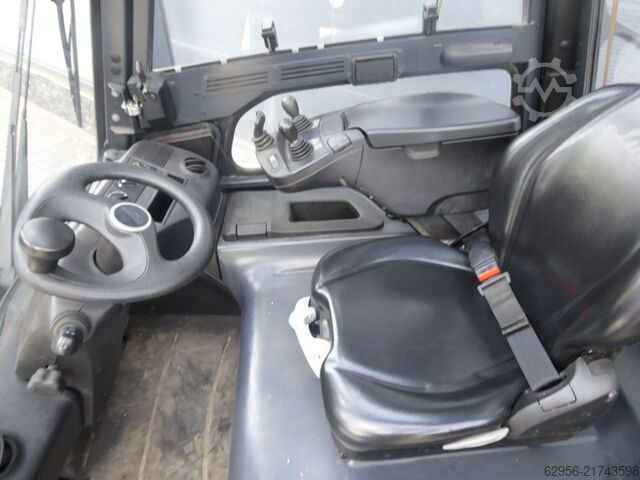 Stivuitor electric cu 4 roți Linde E30-01