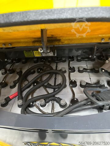 Vorkheftruck met smalle gangen Aisle Master 20WHE/ Perfect / Only 6256 hours