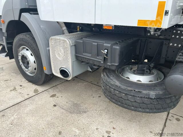 Autocisternă Mercedes-Benz Axor 3344 6x4 Water Tank Truck
