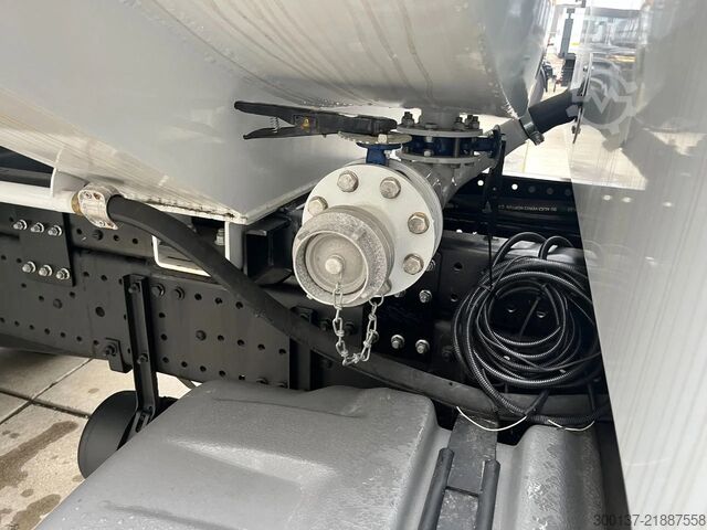 Autocisternă Mercedes-Benz Axor 3344 6x4 Water Tank Truck