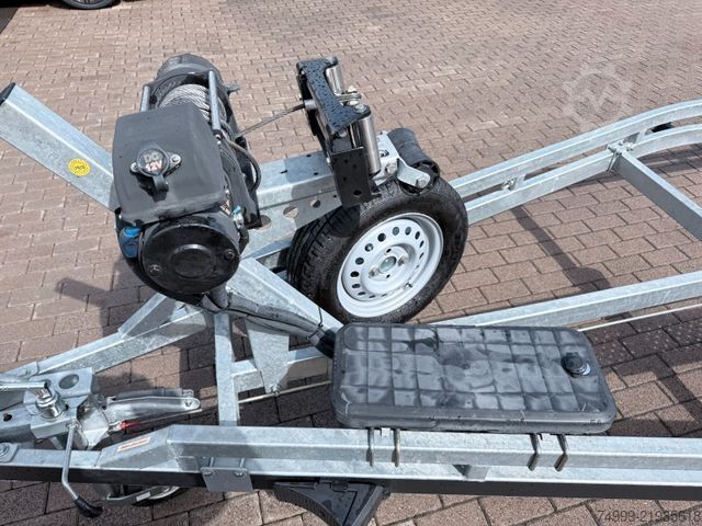 Přívěs na lodě BRENDERUP 8224TB 2000KG elektr. Winde mit Funk
