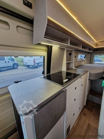 Camper van PÖSSL Summit Shine 640 Automat Premium