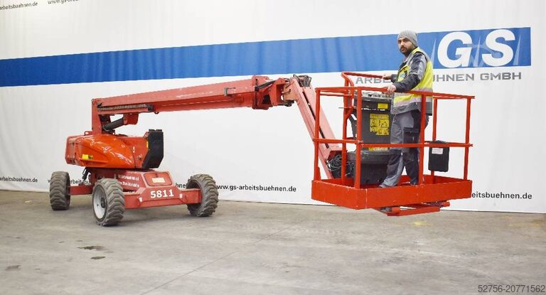 Articulated boom lift JLG E600JP