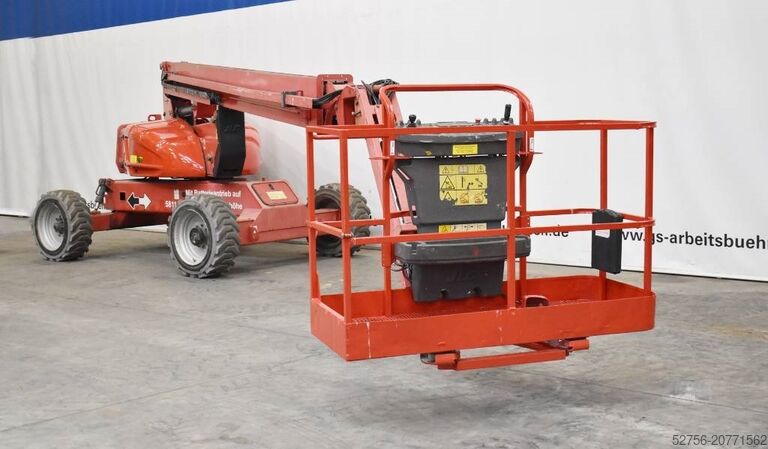 Articulated boom lift JLG E600JP