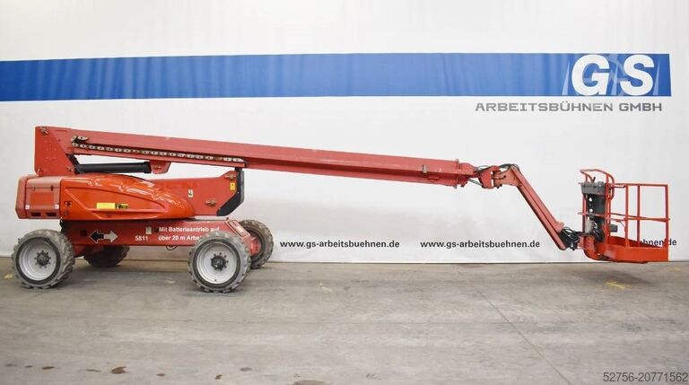 Articulated boom lift JLG E600JP