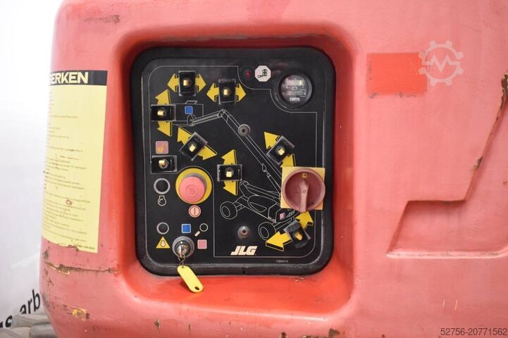 Articulated boom lift JLG E600JP