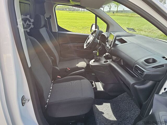Bőrönd OPEL COMBO 1.5 L1 Navi Airco NAP AC
