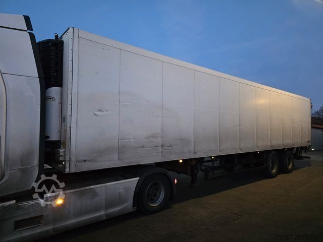 Reefer semitrailer SCHMITZ CARGOBULL City Tiefkühler, 2. Achs drehbar, 3 to Ladebordw