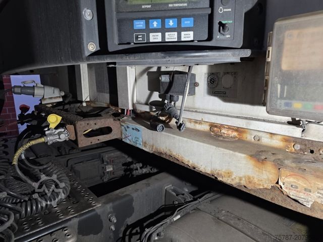 Reefer semitrailer SCHMITZ CARGOBULL City Tiefkühler, 2. Achs drehbar, 3 to Ladebordw