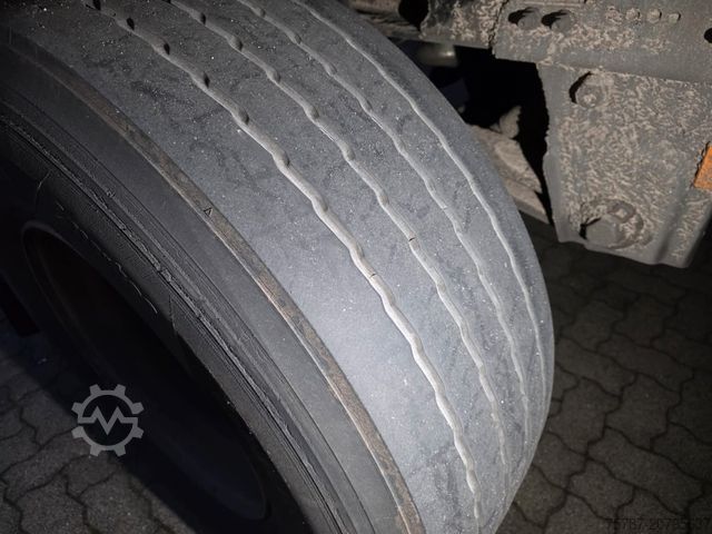 Reefer semitrailer SCHMITZ CARGOBULL City Tiefkühler, 2. Achs drehbar, 3 to Ladebordw