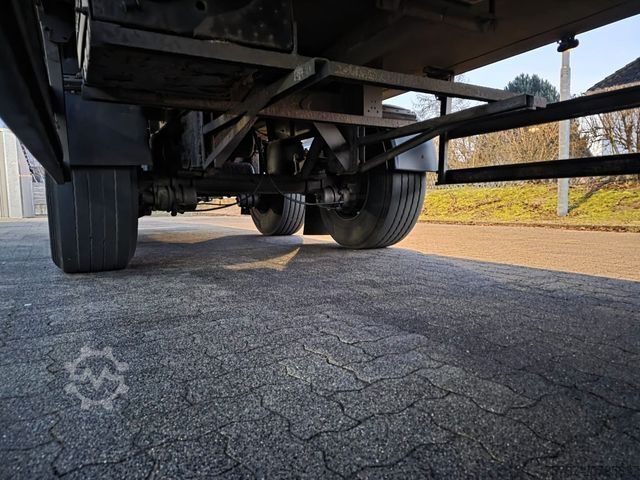 Reefer semitrailer SCHMITZ CARGOBULL City Tiefkühler, 2. Achs drehbar, 3 to Ladebordw