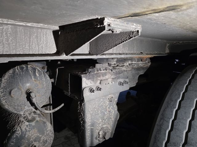 Reefer semitrailer SCHMITZ CARGOBULL City Tiefkühler, 2. Achs drehbar, 3 to Ladebordw