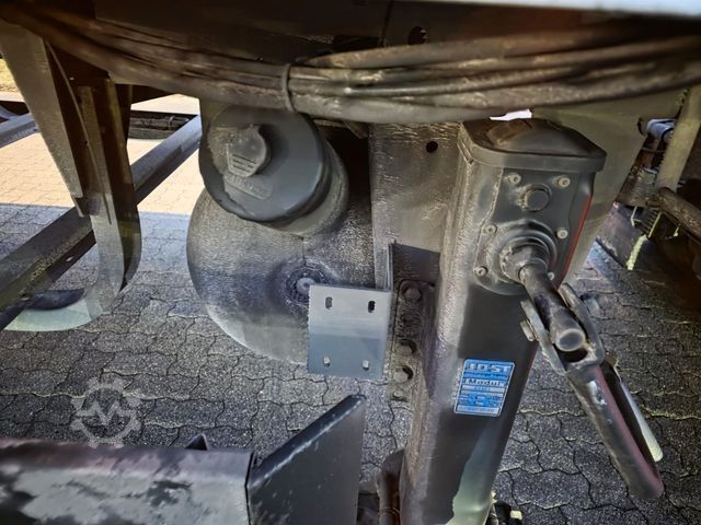 Reefer semitrailer SCHMITZ CARGOBULL City Tiefkühler, 2. Achs drehbar, 3 to Ladebordw