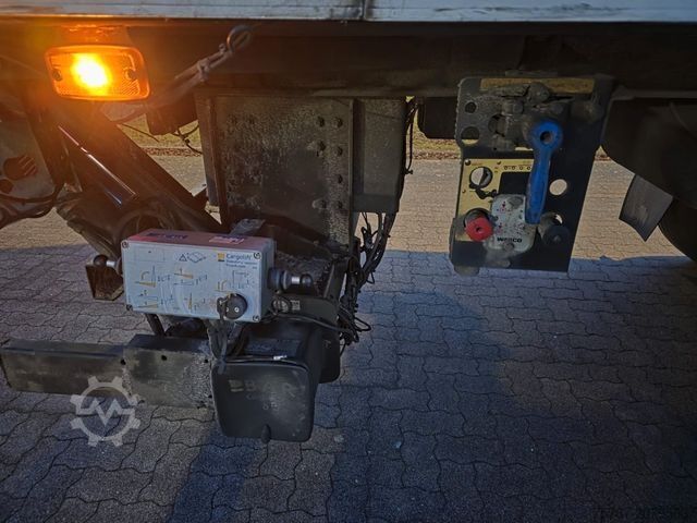 Reefer semitrailer SCHMITZ CARGOBULL City Tiefkühler, 2. Achs drehbar, 3 to Ladebordw