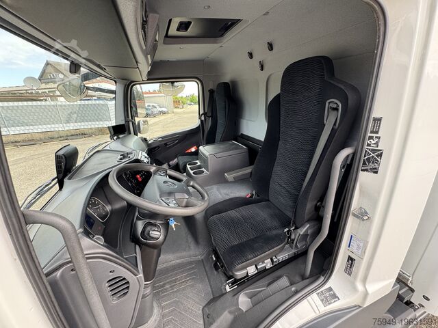 Atego 818 dobozos 6,15m, hátfalemelő 1,5t, automata. Mercedes-Benz Atego 818 Koffer 6,15m LBW 1,5to. Autom.