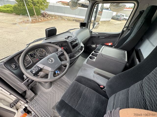 Atego 818 dobozos 6,15m, hátfalemelő 1,5t, automata. Mercedes-Benz Atego 818 Koffer 6,15m LBW 1,5to. Autom.