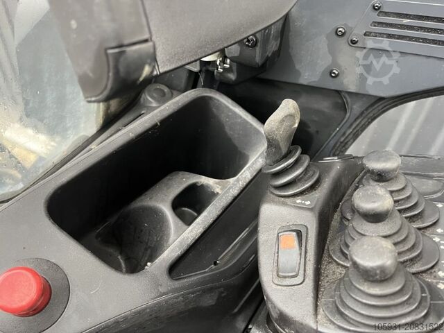 Electric 4-wheel forklift Linde E25L-01