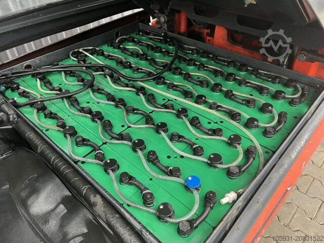 Electric 4-wheel forklift Linde E25L-01