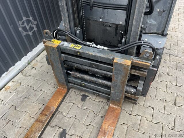 Electric 4-wheel forklift Linde E25-01