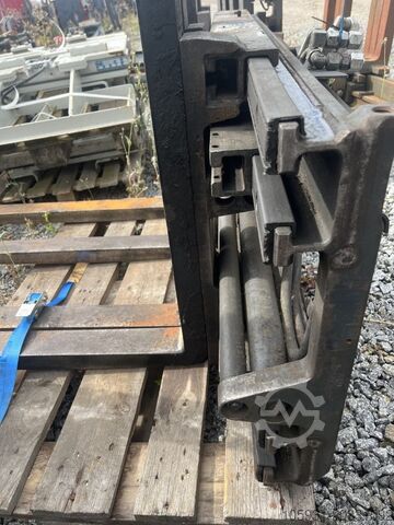 Multi-pallet handler 2/1 profile type Kaup 2T429