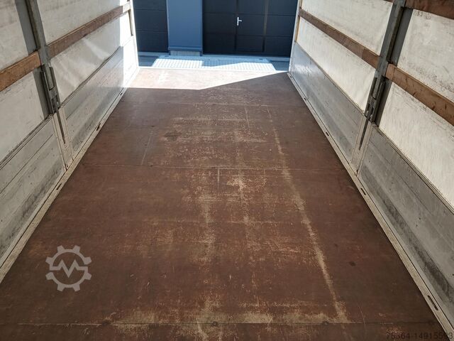 Vrachtwagen met bakwagen Renault D Tail Lift 177 PS