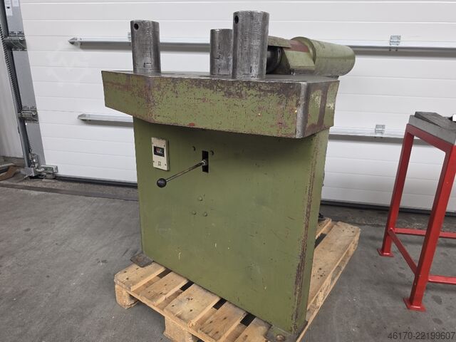 Máquina de dobrar Amga BP 40