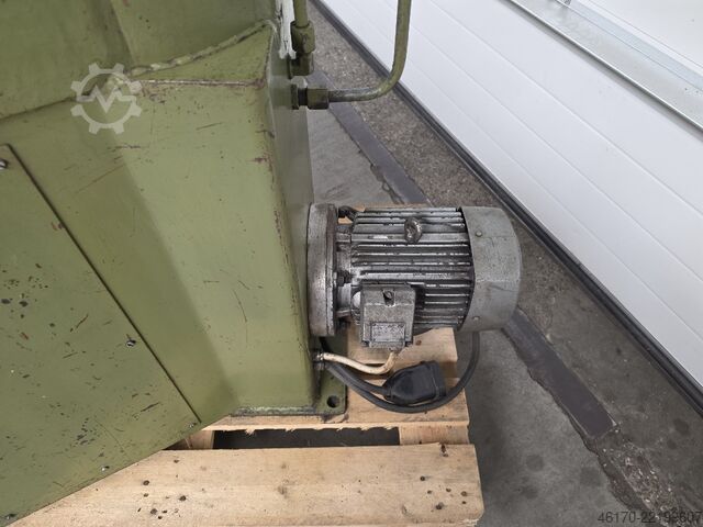 Máquina de dobrar Amga BP 40