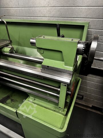 Colchester Master 2500 Draaibank Colchester Master 2500