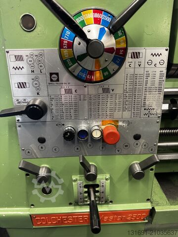 Colchester Master 2500 Draaibank Colchester Master 2500