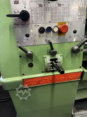 Colchester Master 2500 Draaibank Colchester Master 2500