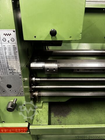 Colchester Master 2500 Draaibank Colchester Master 2500