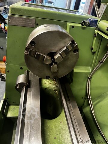 Colchester Master 2500 Draaibank Colchester Master 2500