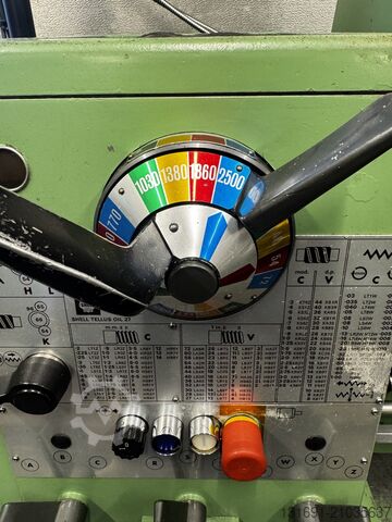 Colchester Master 2500 Draaibank Colchester Master 2500