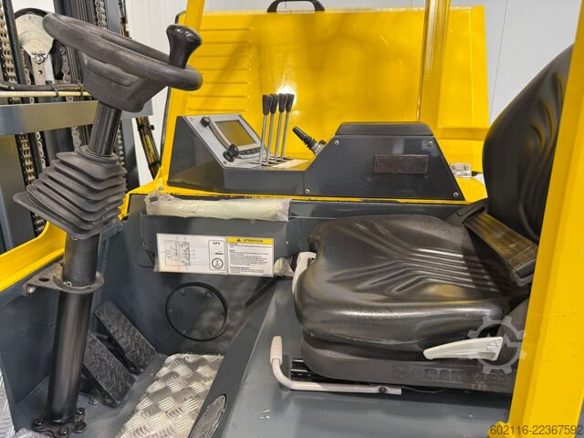 Wózek widłowy czterokierunkowy Combilift CBE3000 TRIPLEX 6500 POSITIONER