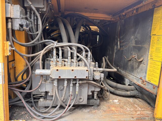 Escavatore cingolato Akermann EC230