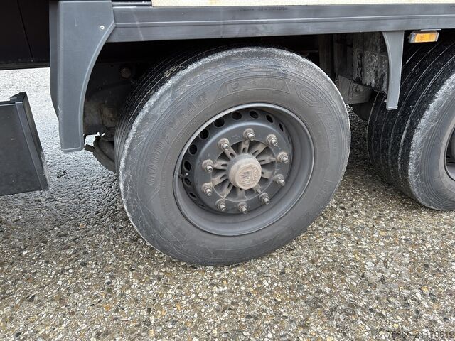 Bőrönd Krone Dry Liner / Box / Loadlift 2000 kg / APK TUV 04-26