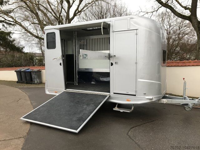 Veewagen Steinsberger Anka 2 Pferdeanhänger mit Bett