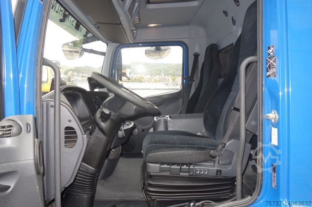Gardinsided kassevogn MERCEDES-BENZ 821 L