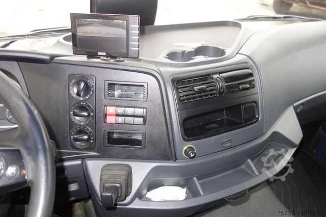 Βαν με κουρτίνα πλευράς MERCEDES-BENZ 821 L