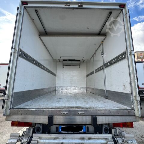 Ladbil med presenning Mercedes-Benz Atego 818