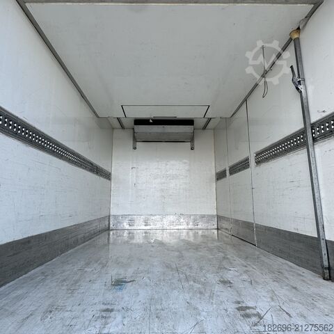 Ladbil med presenning Mercedes-Benz Atego 818