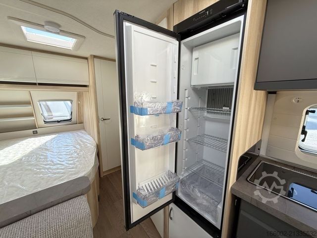 Caravane HOBBY De Luxe 560 KMFe 3-er Etagenbett 2.000 kg