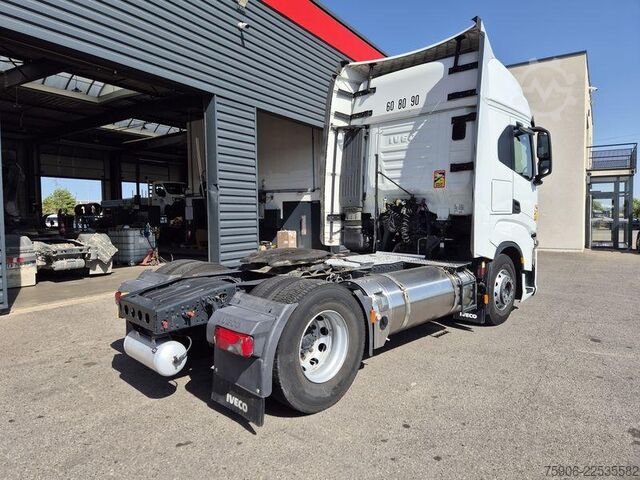 τυπική μονάδα τράκτορα Iveco S-WAY