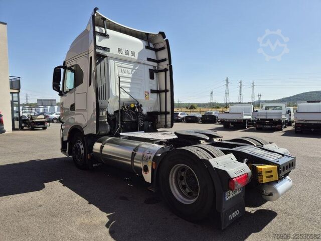τυπική μονάδα τράκτορα Iveco S-WAY