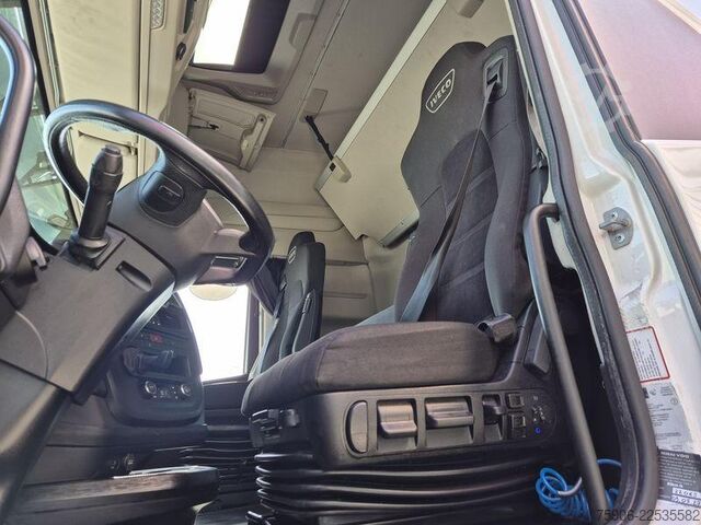 τυπική μονάδα τράκτορα Iveco S-WAY
