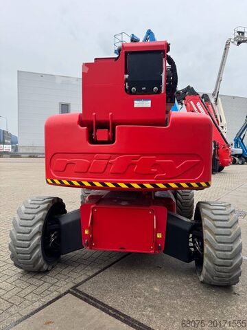 Scharnierende telescopische hoogwerker Niftylift HR 28 D E 4x4